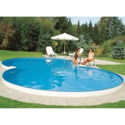 Stahlwandpool Set Achtform Cannes 625x360x150cm, Stahl 0,8mm Weiß, Folie 0,6mm Blau, Einhängebiese -Schwimmbadzubehör Achtform Pool eingebaut im Garten 2